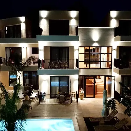 Palm Hotel de apartamente Vrasná